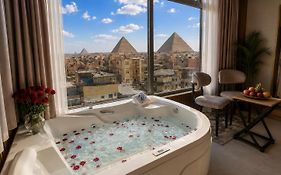 Royal Pyramids View Inn